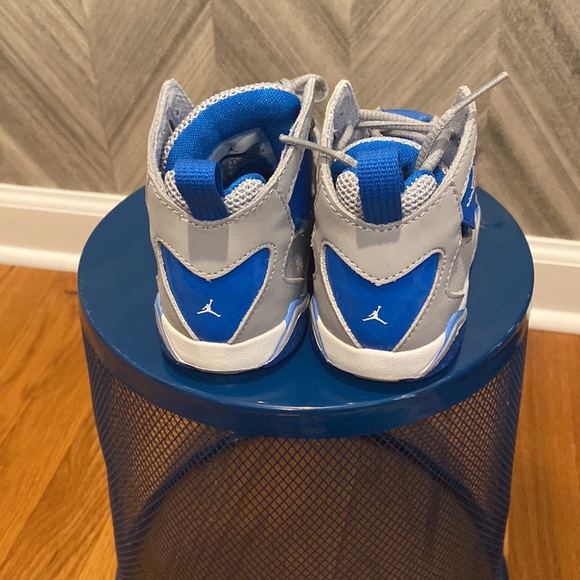 Kids Jordan high tops - Picture 4 of 5